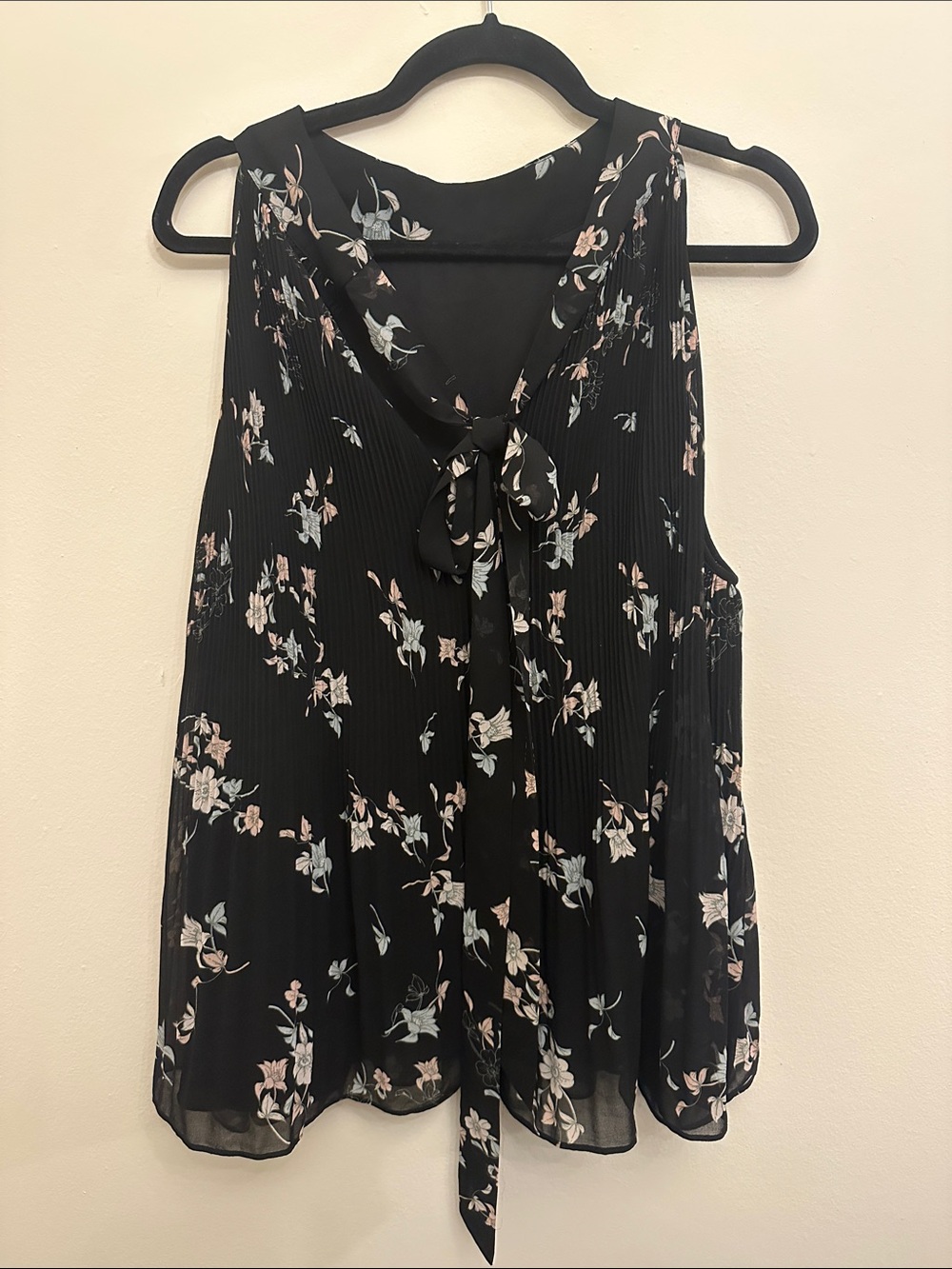 1.STATE Black Floral Formal Pleated Sleeveless Tank Top Tie-Back Sz 3X - Picture 3 of 3